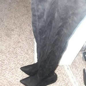 Black heel boots